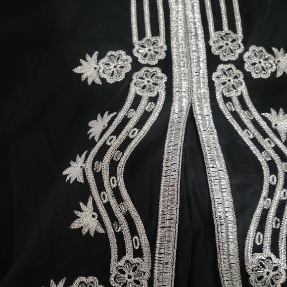 Black and Silver Embroidered Skirt - Picture 5 of 5